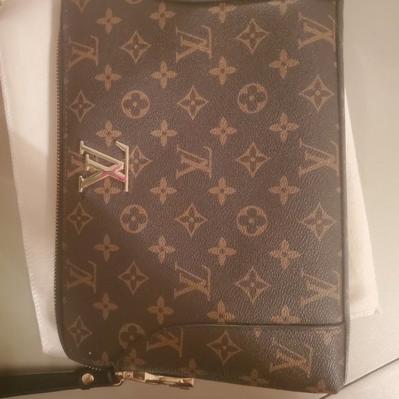 LOUIS VUTTON AUTHENTIC CLUTCH - Picture 6 of 12